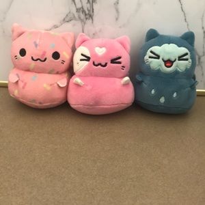 Klepto Cats plushies